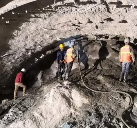 保康拱顶带模注浆料的施工流程及注意事项